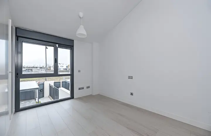 Creative Design Ideas Using Aluminium Wall Extensions Indoors