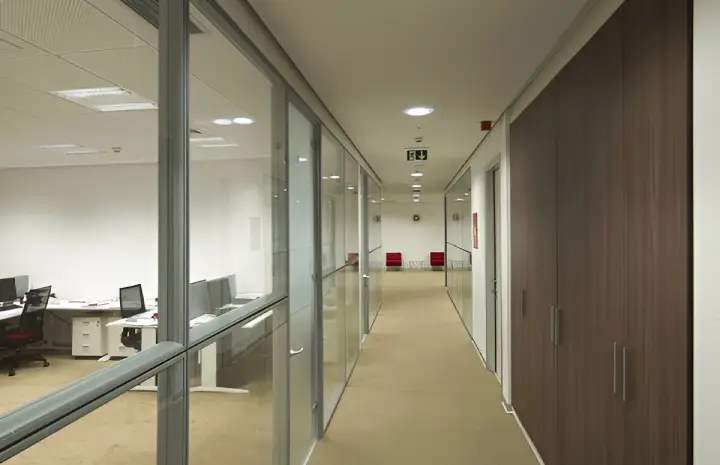 How Glass Partitions Create Private Yet Open Workspaces
