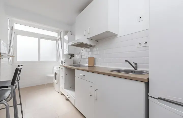 Why Aluminium Wall Cabinets Are Better Than Wood