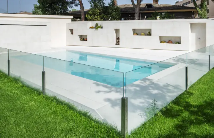How Pool Glass Installation Services Transform Outdoor Spaces