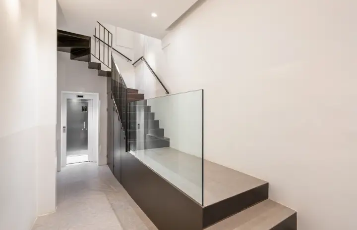 Stair Glass Installation_ The Perfect Blend of Safety and Style