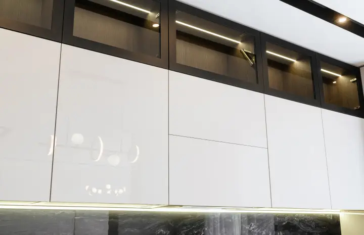 Why Aluminium Tops Wooden Cabinets in Kitchen Design