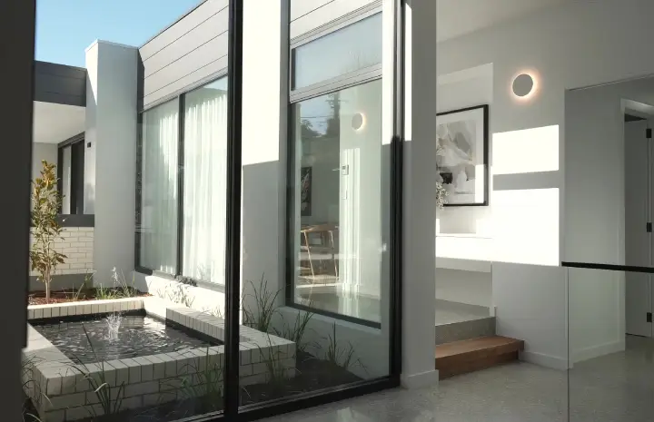Why Dubai Prefers Aluminium Wall Extension Over Concrete