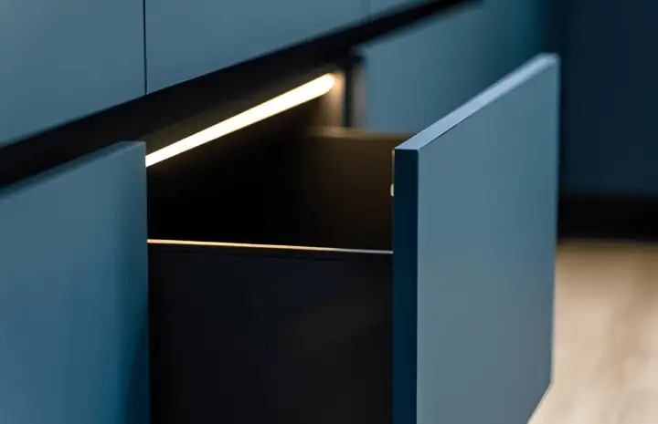 Blue Kitchen Cabinets Installation – A Bold Twist for Modern Homes