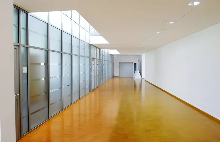 Hybrid Workspaces and the Rise of Aluminium Glass Dividers