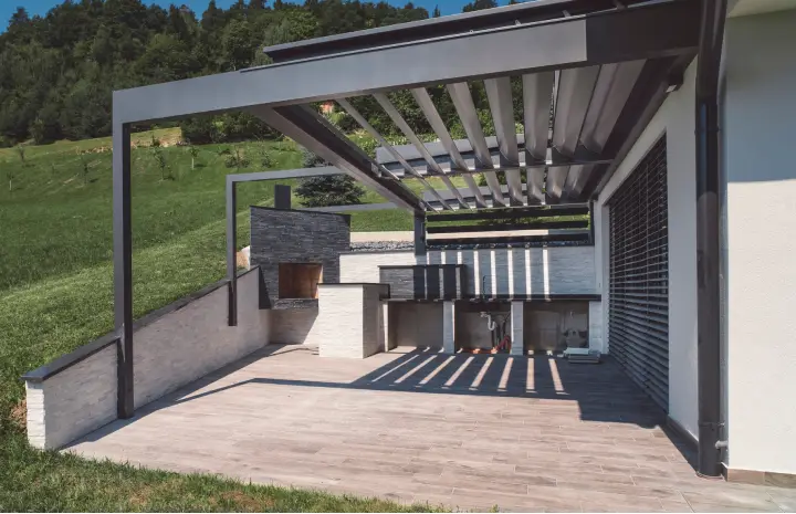 Roof Attached Pergola Installation Dubai – A 2025 Outdoor Trend