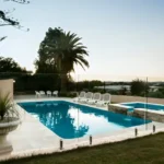 Swimming Pool Glass Installation – Redefining Backyard Luxury