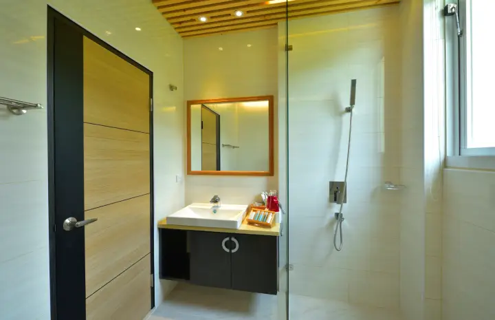 The Process Behind Designing Custom Bathroom Mirrors in Dubai