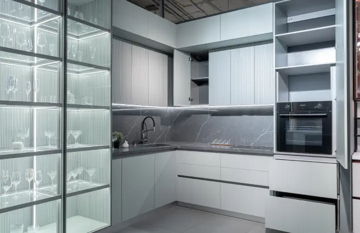 Aluminium Kitchen Cabinets Installation for Elegant Interiors